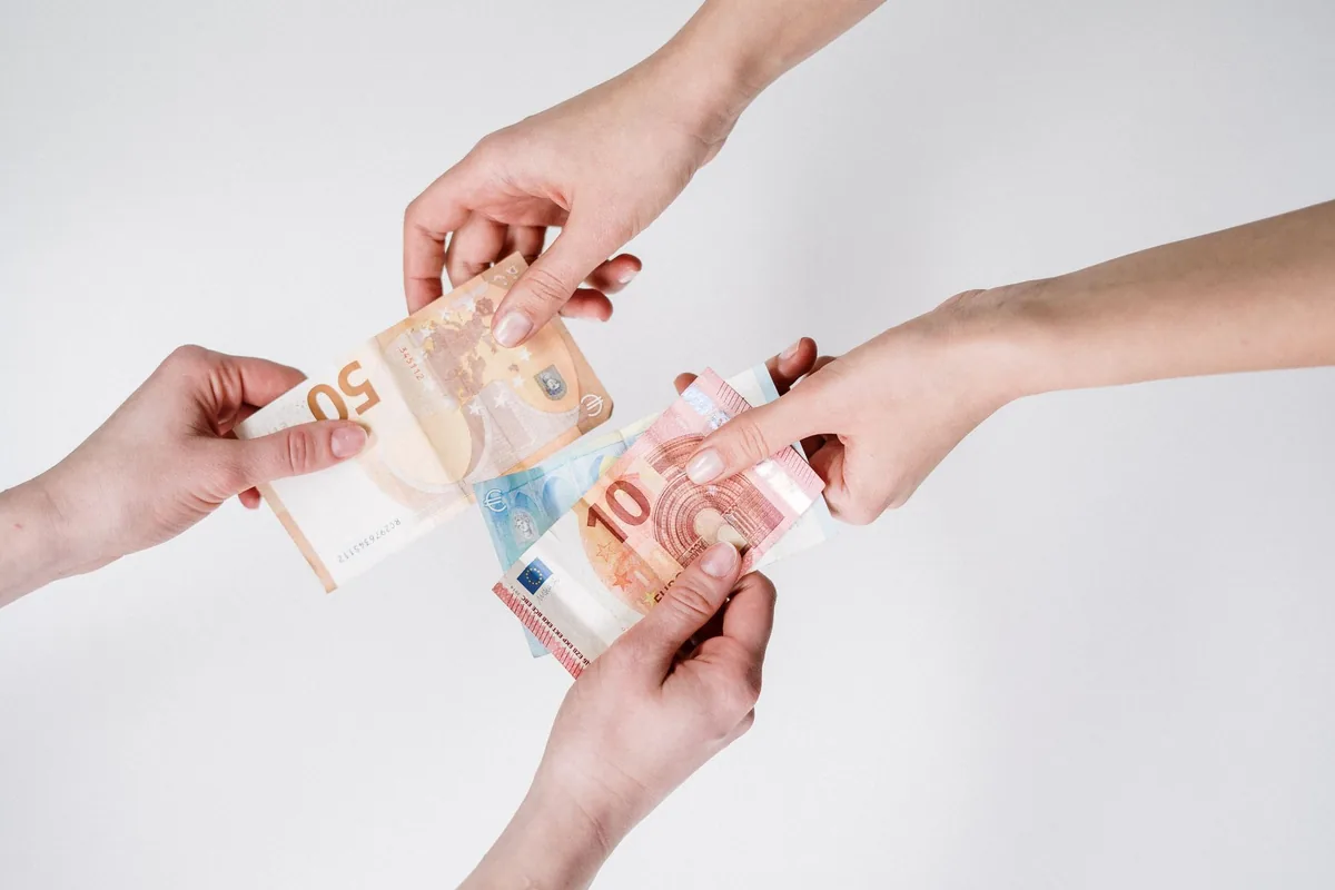 Billets de banque et transfert d'argent représentant un apport en capital